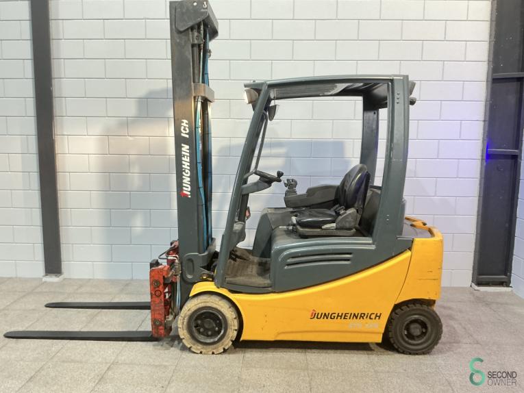 Jungheinrich EFG 320 WKH8.832 45 15941