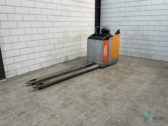 Still EXU-S24 WKH9.266 5 16555