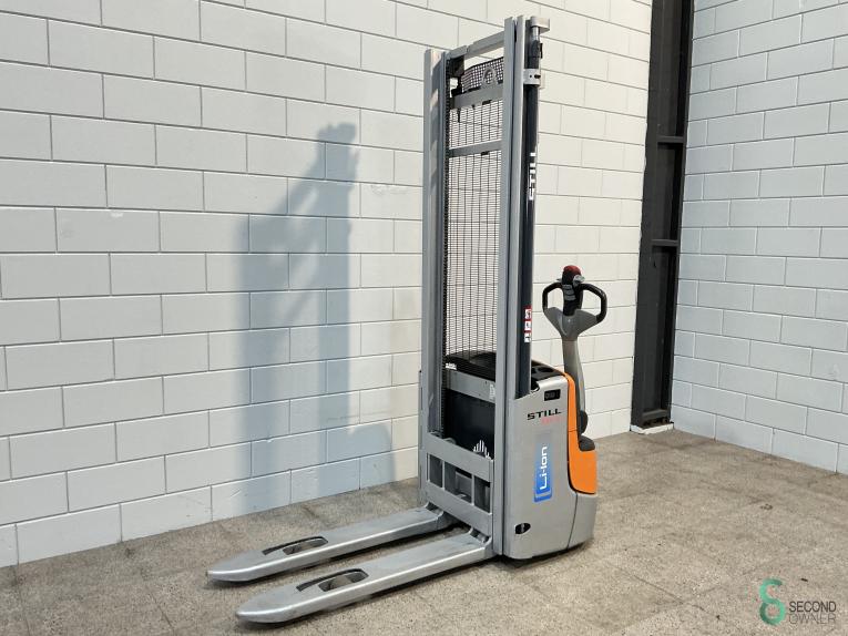 Still EXV12 WKH9.716 32 17121