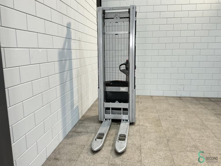 Still EXV12 WKH9.716 35 17121