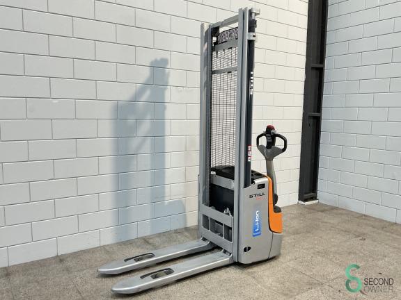 Still EXV12 WKH9.716 2 17121