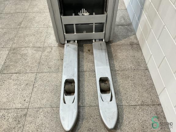 Still EXV12 WKH9.716 4 17121