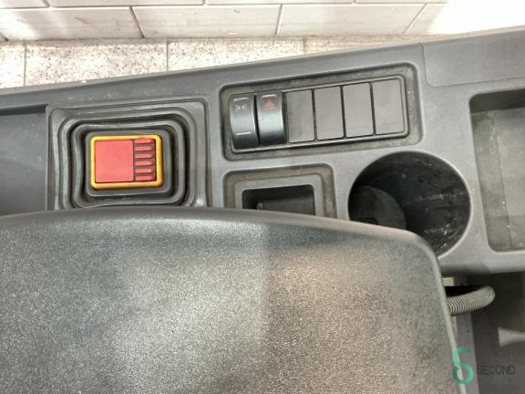 Jungheinrich EFG 320 WKH10.893 13 18557