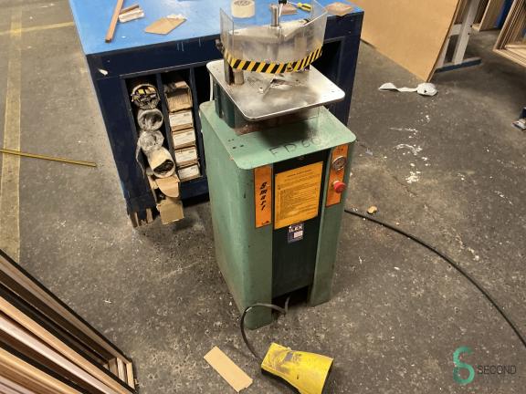 Brevetti HOU10.448 8 18483