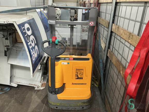 Still EK-X WKH9.852 19 17275