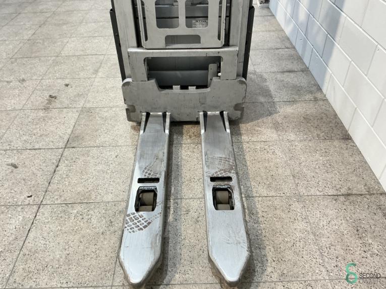 Still EXV-SF14 WKH9.853 41 17276