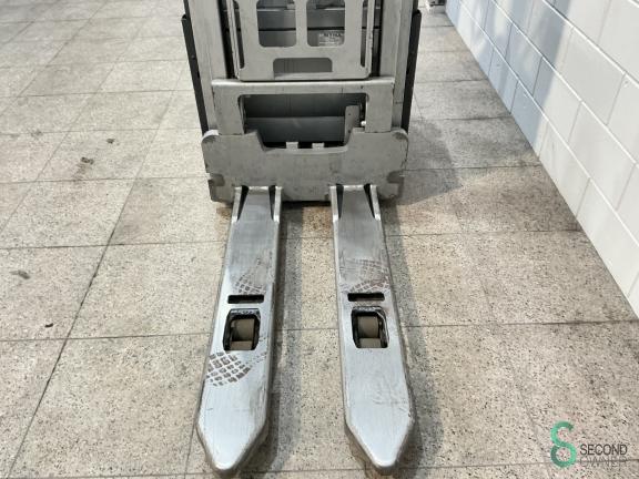 Still EXV-SF14 WKH9.853 5 17276