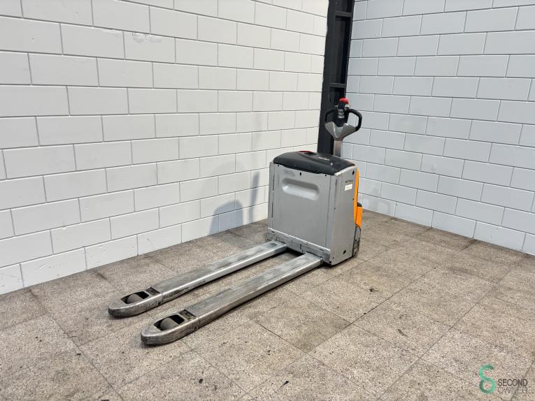 Still EXU20 WKH9.987 27 17429