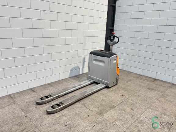 Still EXU20 WKH9.987 3 17429