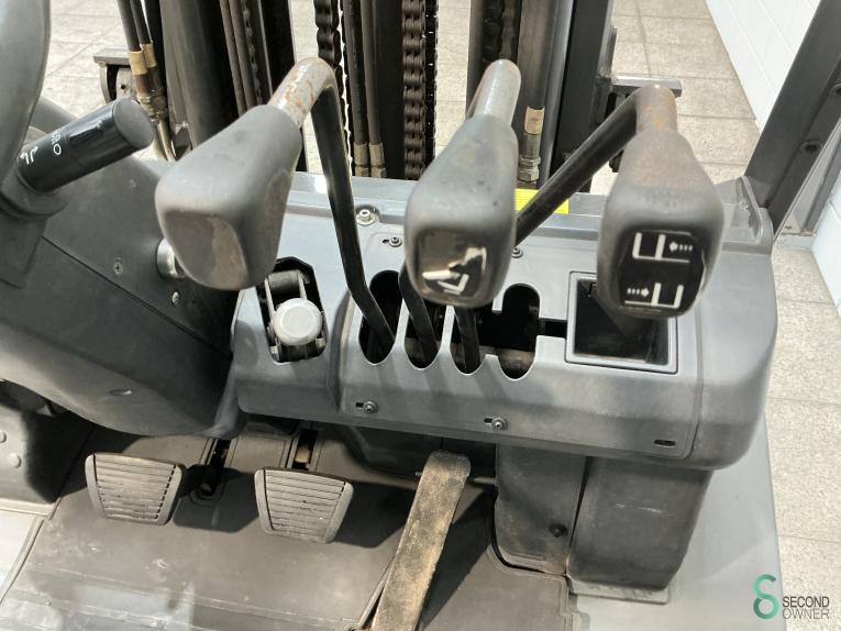 Nissan UGD 02 A 30 PQ WKH10.618 51 18204