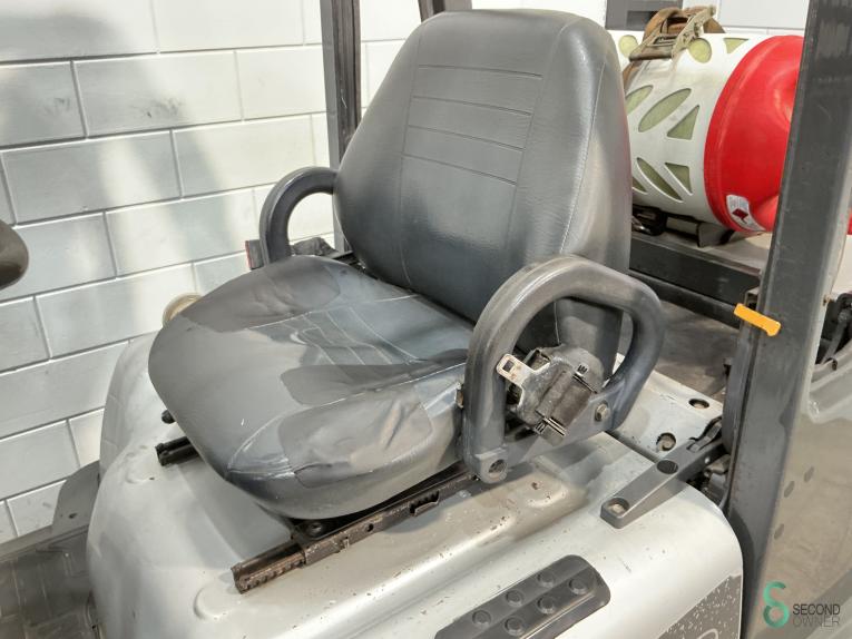 Nissan UGD 02 A 30 PQ WKH10.618 49 18204