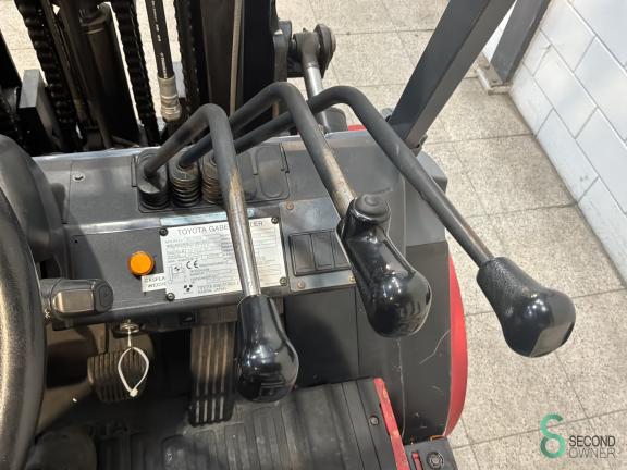 Toyota 02-7 FG 40 WKH11.996 13 20048